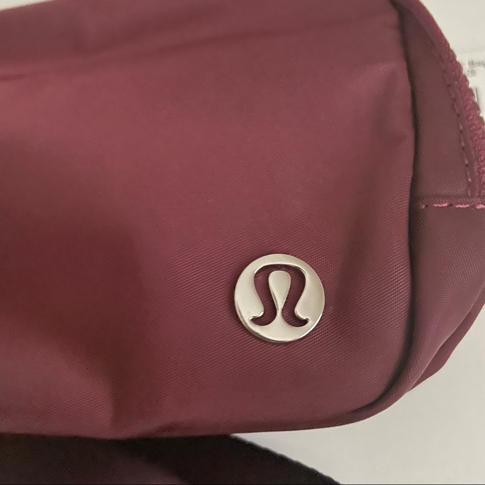 NWT Lululemon Everywhere Belt Bag Red Merlot - Picture 3 of 8